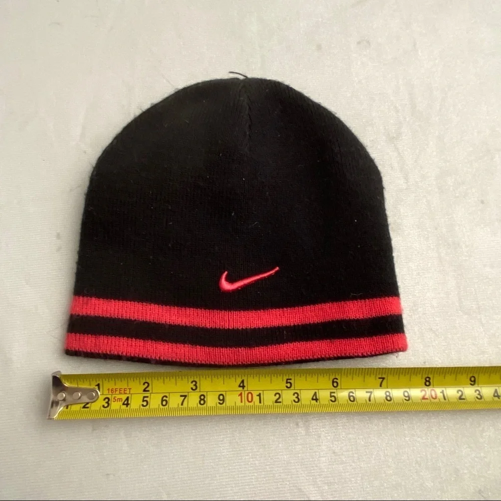 Nike reversible black neon pink stripe knit beanie hat